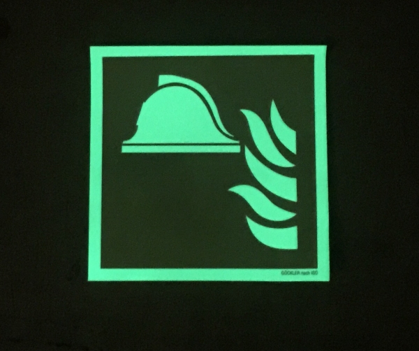 Fluchtweg Notausgang Pfeil oben Schild Kunststoffplatte nachleuchtend selbstklebend ASR